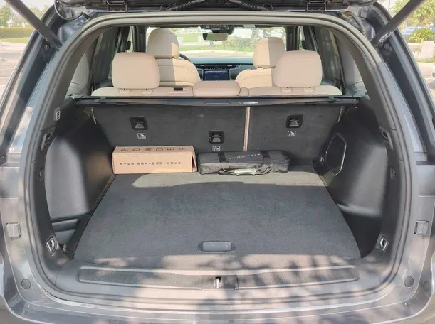 Car image 30
