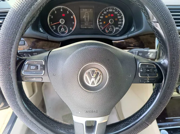 Car image 24