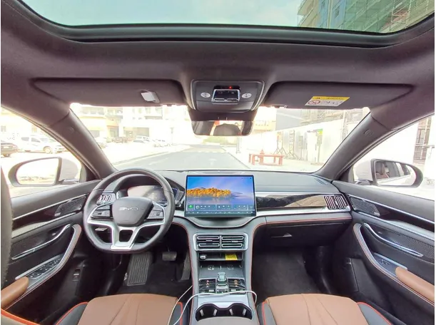 Car image 17