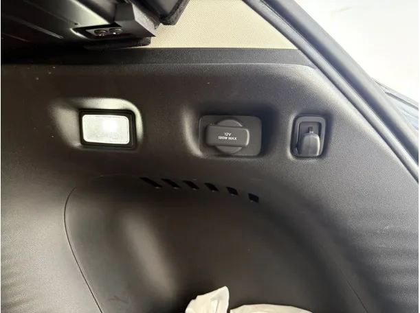 Car image 27