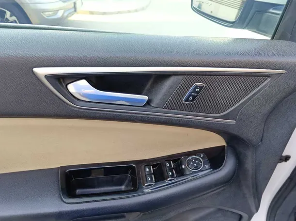 Car image 34