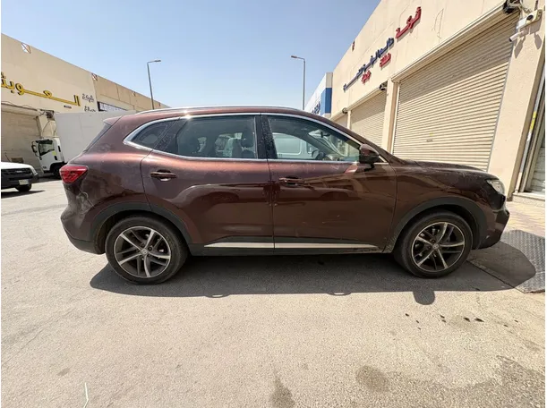 Car image 4
