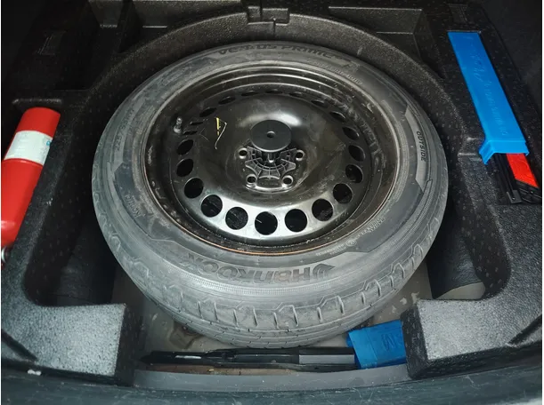 Car image 28