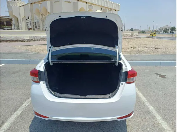 Car image 19