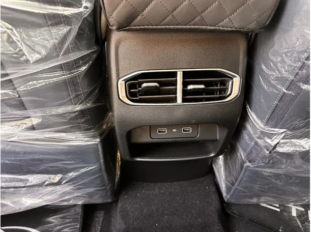 Car image 25