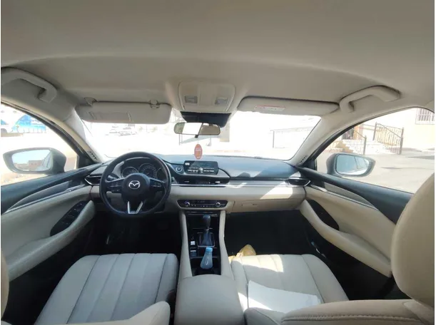 Car image 18