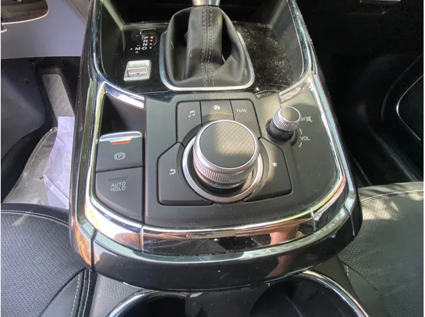 Car image 17