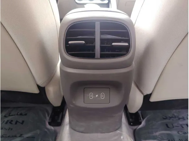 Car image 28