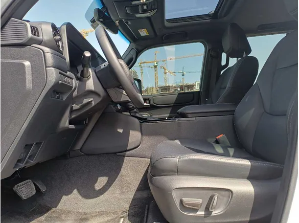 Car image 12