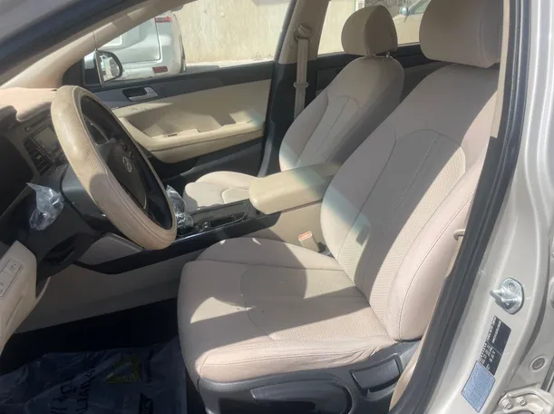 Car image 13