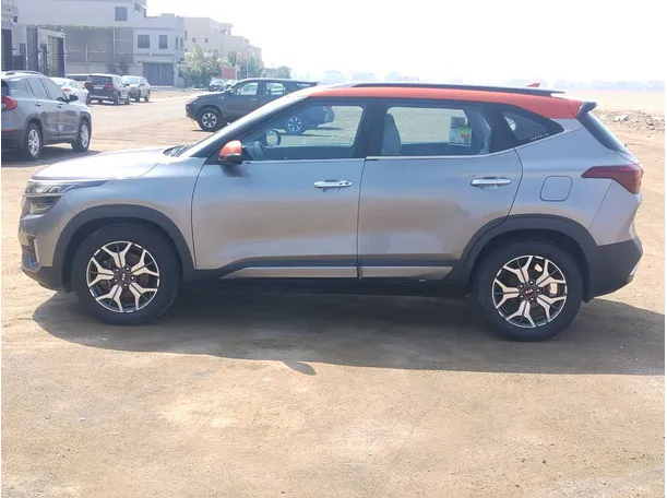 Car image 8