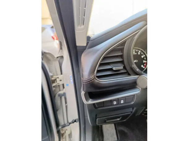 Car image 29