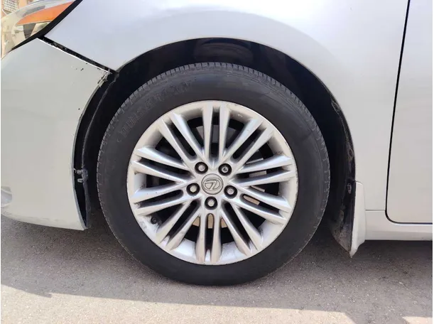 Car image 10