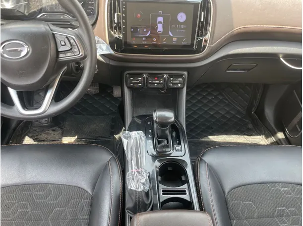 Car image 18