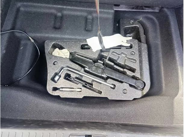 Car image 36