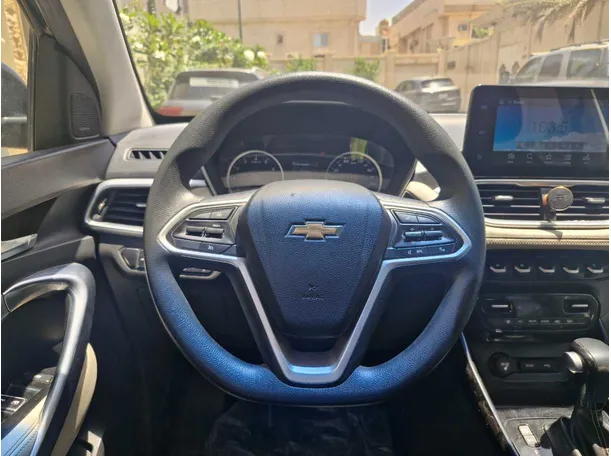 Car image 19