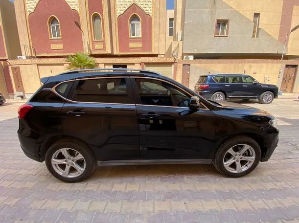 Car image 4