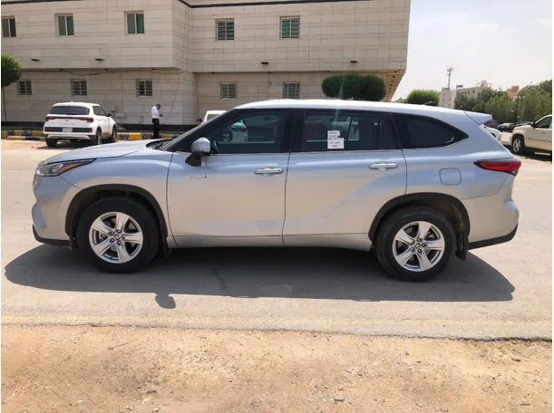 Car image 8