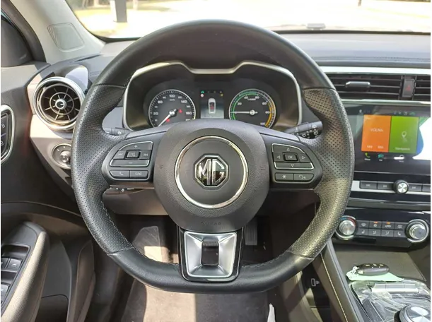 Car image 14
