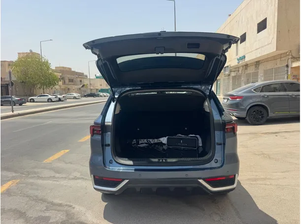 Car image 19