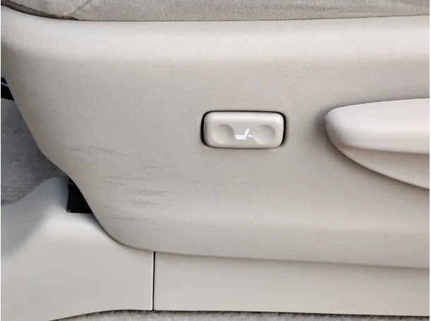 Car image 32
