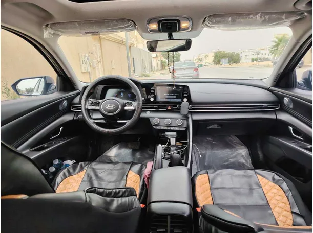 Car image 17