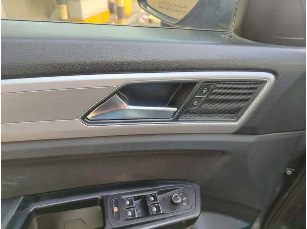 Car image 40