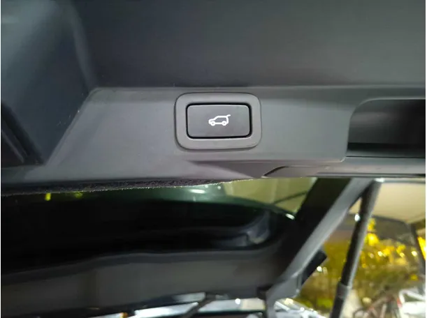 Car image 35