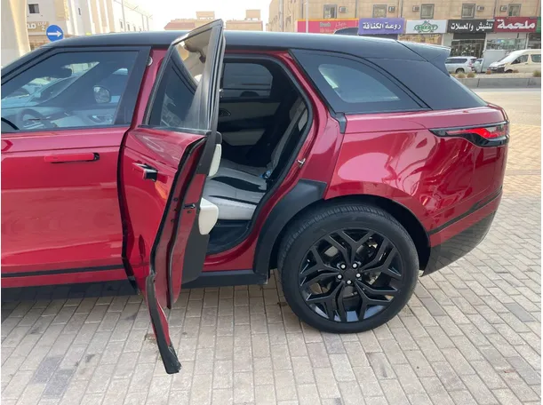 Car image 15