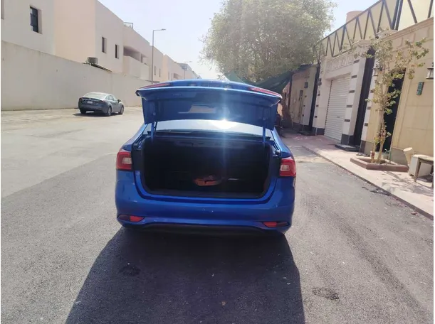 Car image 26