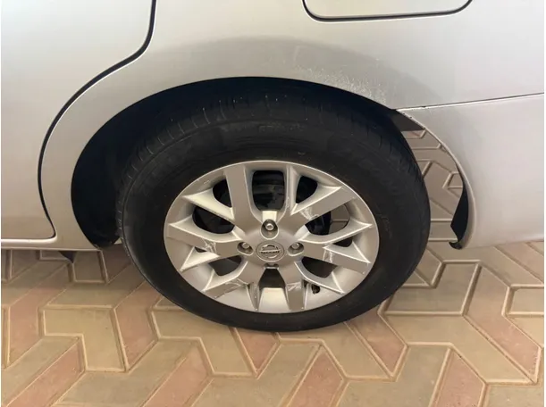Car image 8