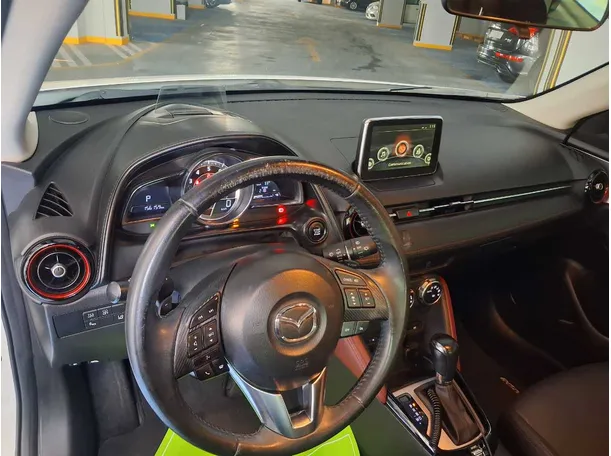 Car image 12