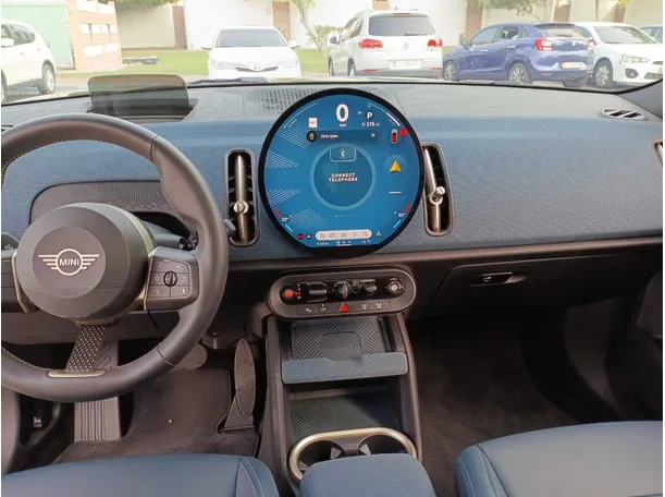 Car image 15