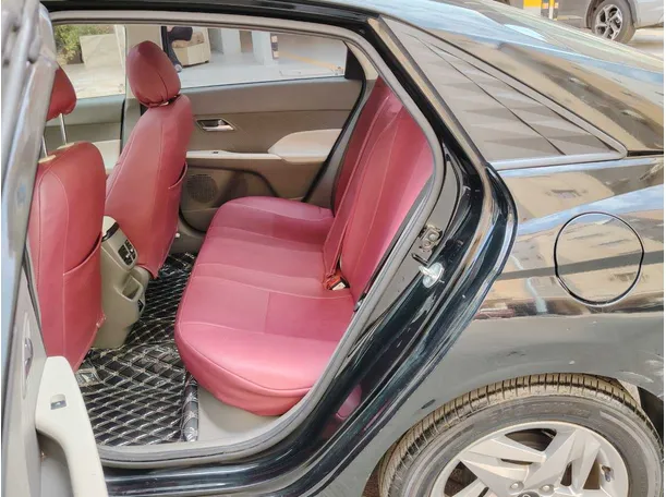 Car image 15