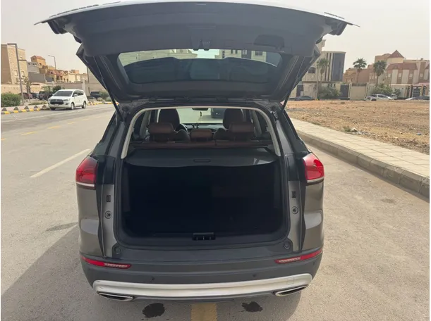 Car image 14