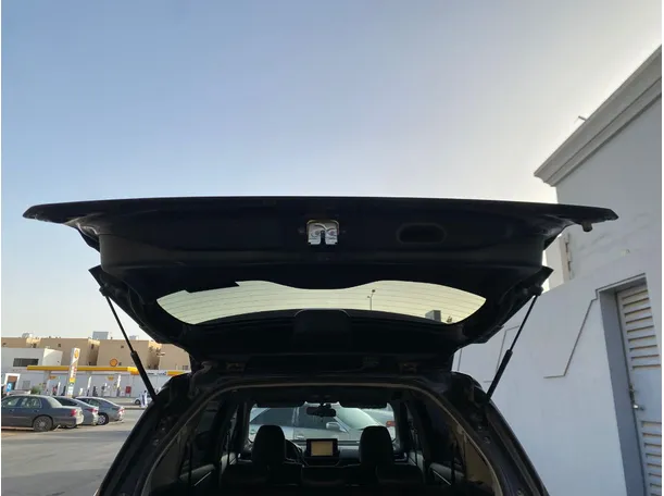 Car image 20