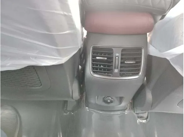 Car image 36