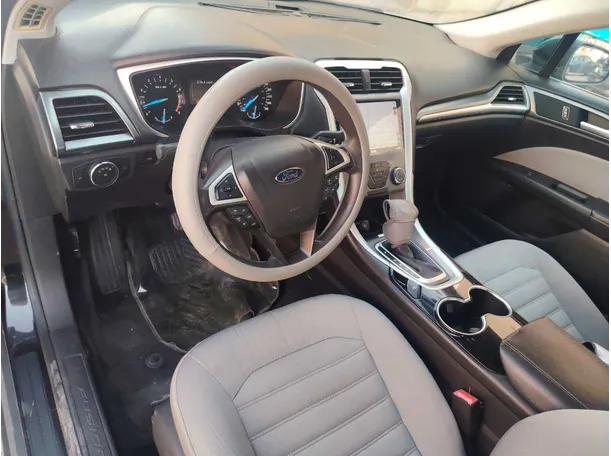 Car image 12