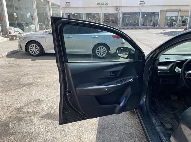 Car image 10