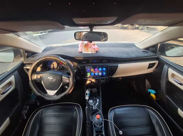 Car image 14