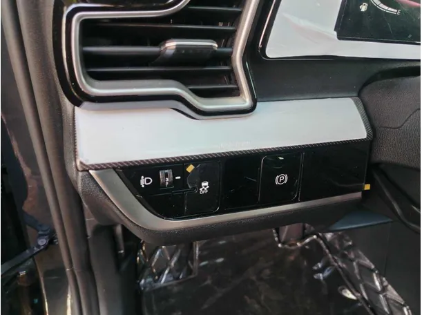 Car image 37