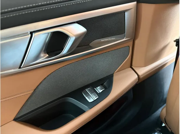 Car image 33