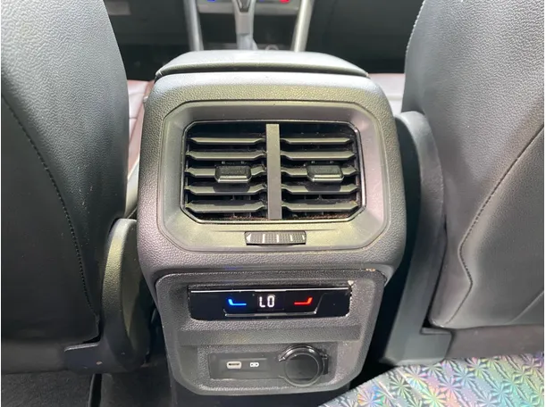Car image 31