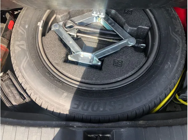 Car image 23