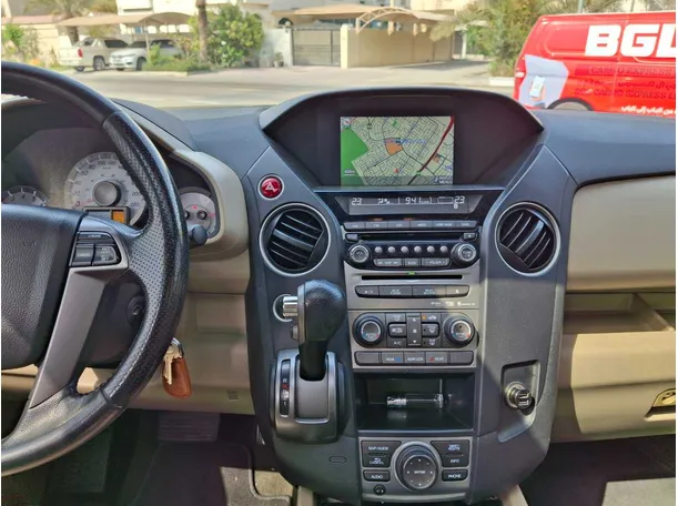 Car image 16