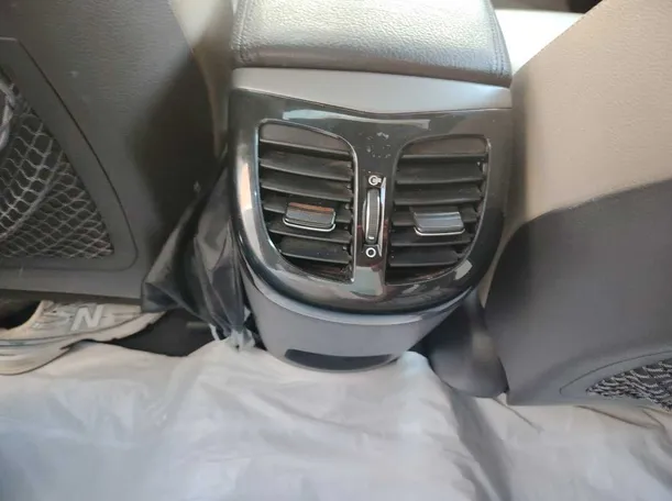 Car image 32