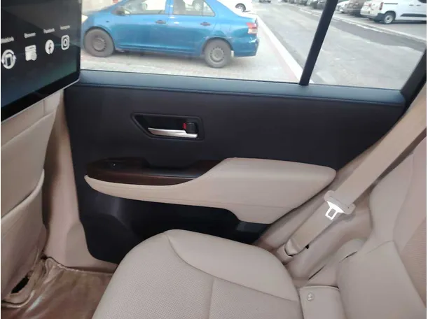 Car image 44