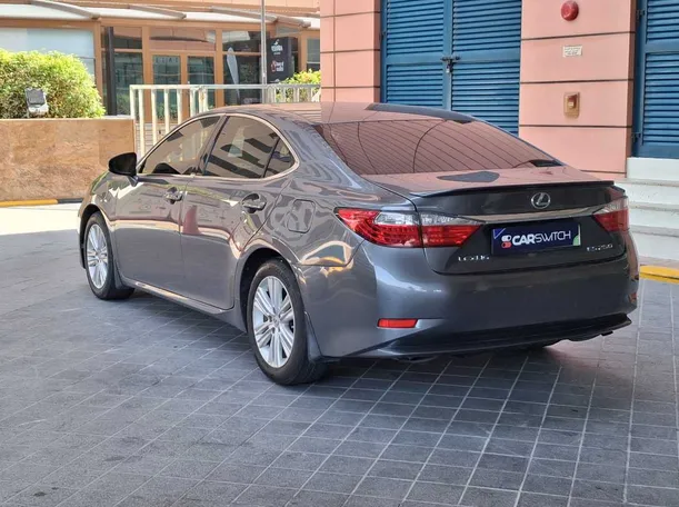 Car image 7