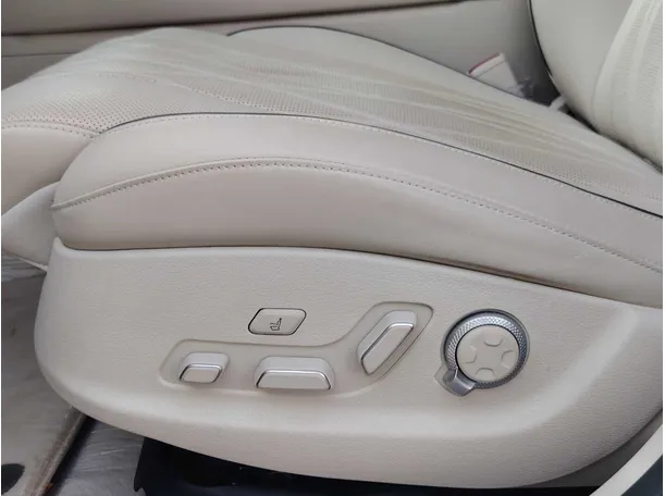 Car image 35
