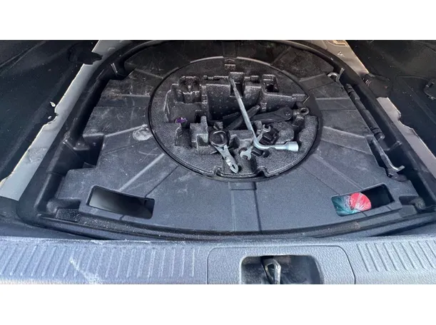 Car image 25